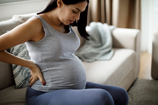 Mère allaitant son bébé